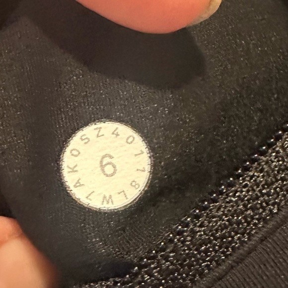 Lululemon Run Times Short II *4" Black SZ 6 - Picture 2 of 5